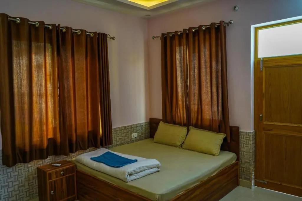 Shanti Hostel And Garden Cafe Rishīkesh Exterior foto